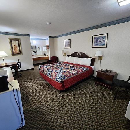 Americas Inn บาร์ดสทาวน์ ภายนอก รูปภาพ