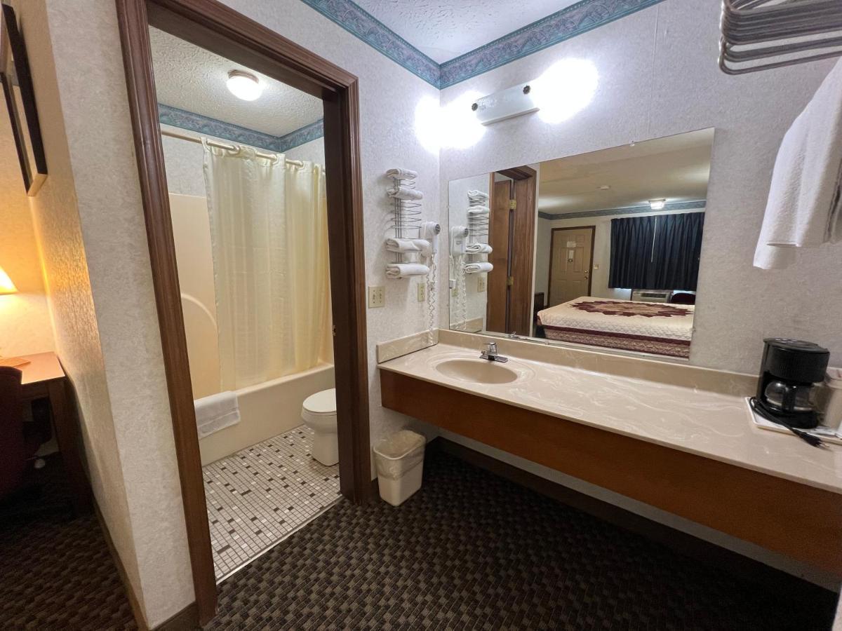 Americas Inn บาร์ดสทาวน์ ภายนอก รูปภาพ