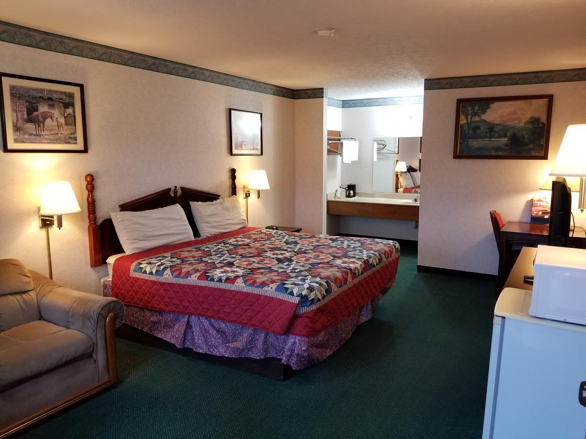 Americas Inn บาร์ดสทาวน์ ภายนอก รูปภาพ