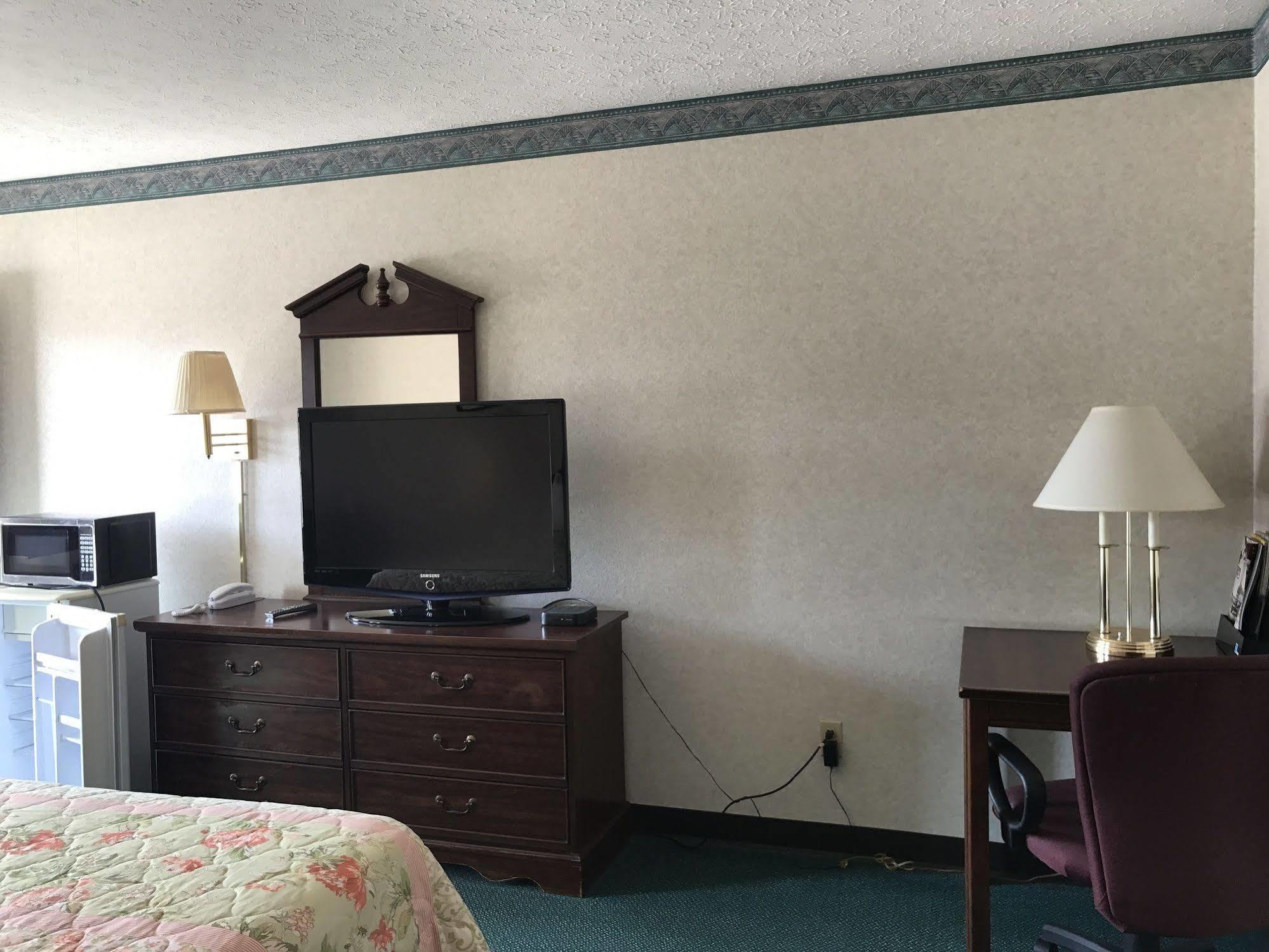 Americas Inn บาร์ดสทาวน์ ภายนอก รูปภาพ